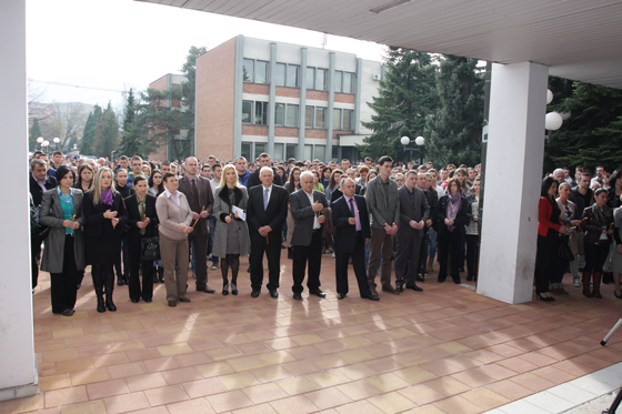 Rektor Stanić je u svom obraćanju podsjetio da se ove godine navršava 20 godina od formiranja Prve studentske brigade koja je na svom herojskom putu dala značajan doprinos opstanku Srpske u najtežim ratnim vremenima „Univerzitet će destojno obilježiti godišnjicu ove brigade, a namjera nam je, i to smo predvidjeli novim regulacionim planom, da u Kampusu Univerziteta izgradimo Spomen-kapelu posvećenu herojima studentske brigade i svim ostalim studentima i radnicima našeg univerziteta koji su dali svoje živote u proteklom ratu“, istakao je rektor.