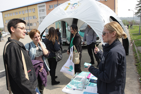 The EURAXESS bus on the campus of the University of Banja Luka