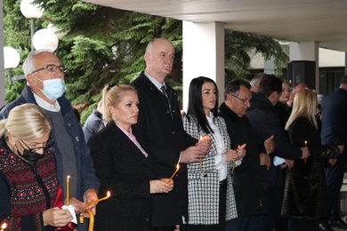 Commemoration Held and Wreaths Laid at the Commemorative Plaque Dedicated to the Fallen Students and Employees