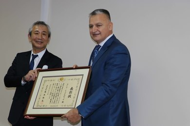 Dekanu Škrbiću uručeno priznanje iz Japana