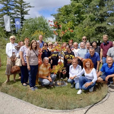 Maturanti posadili stabla u botaničkoj bašti