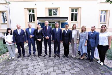 Meeting of the Confucius Institute Steering Board Held